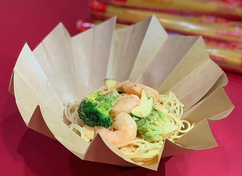 当店女性1番人気!プリプリ海老のトマトクリームパスタ1.jpg